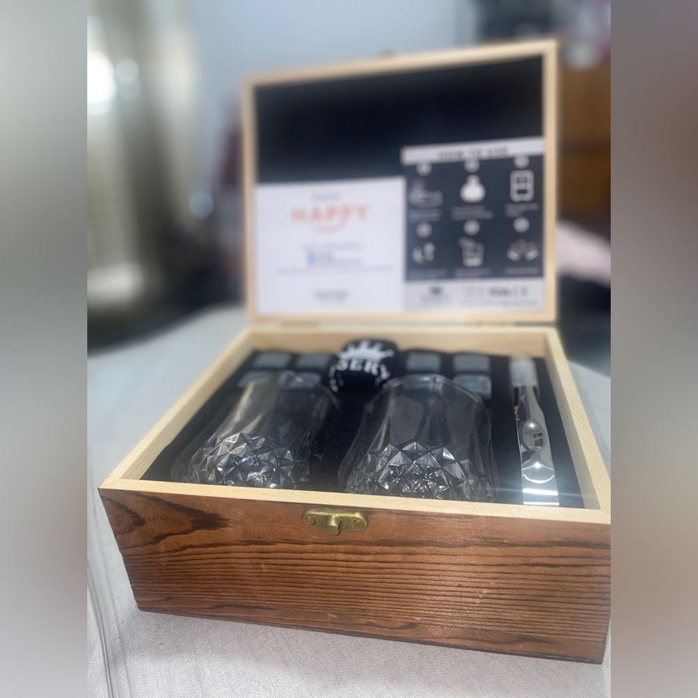 Reserve Finest Whiskey Set TRSCIND Cooling Stones Glasses Wood Box